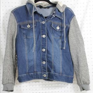Super cute jean jacket with cotton sleeves!